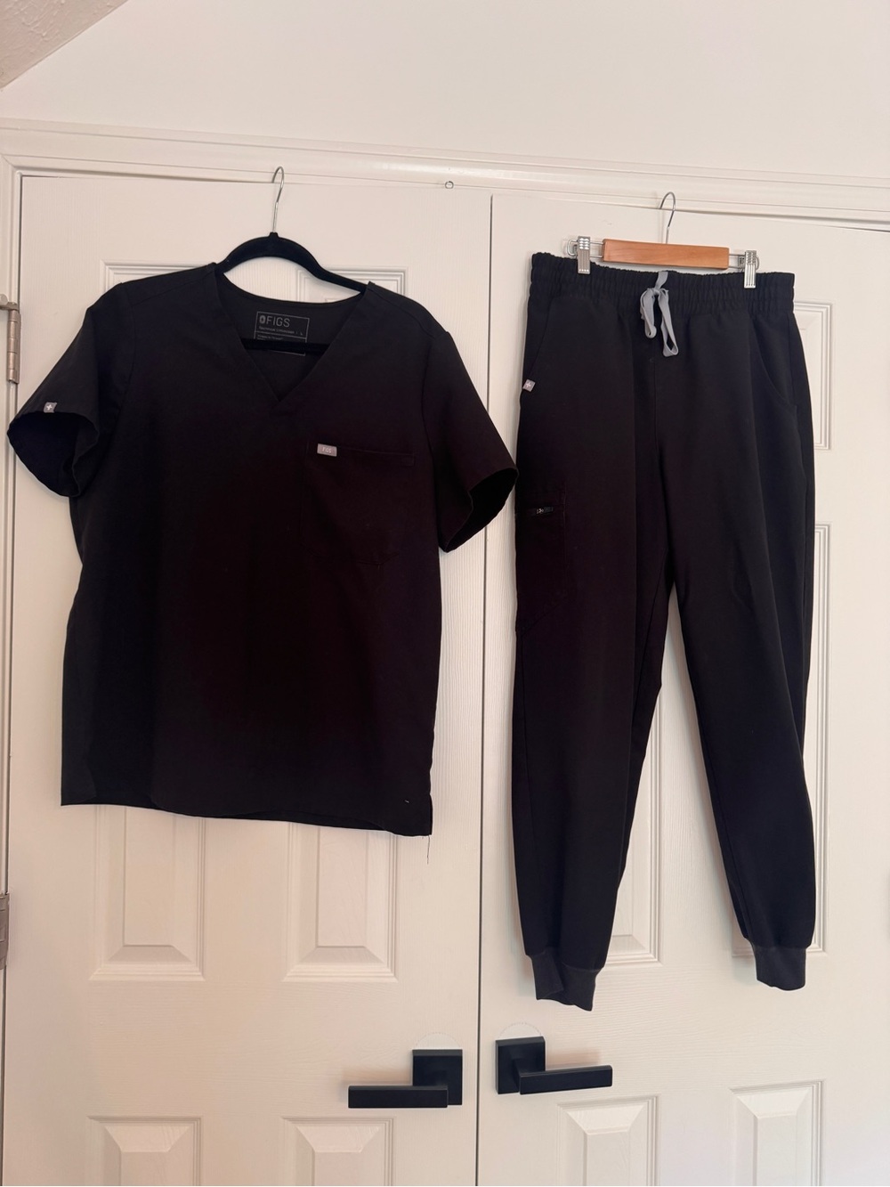 Figs Black Scrub Set